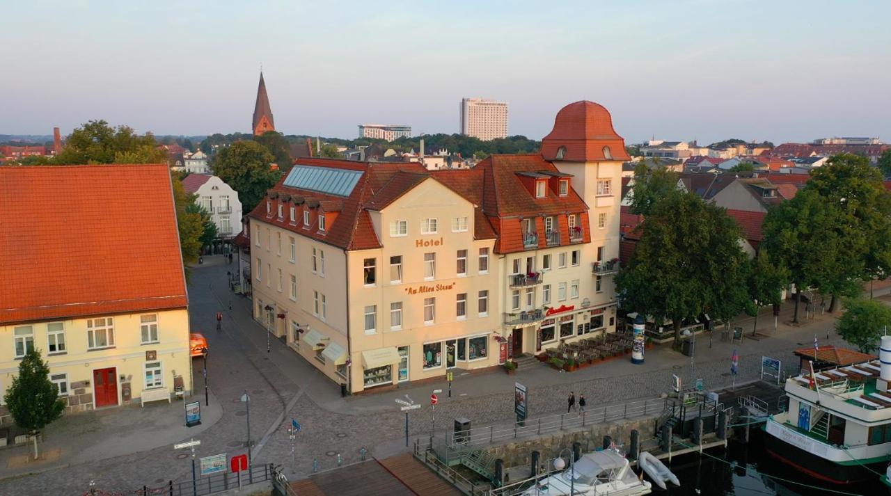 Hotel Am Alten Strom Rostock Exterior photo